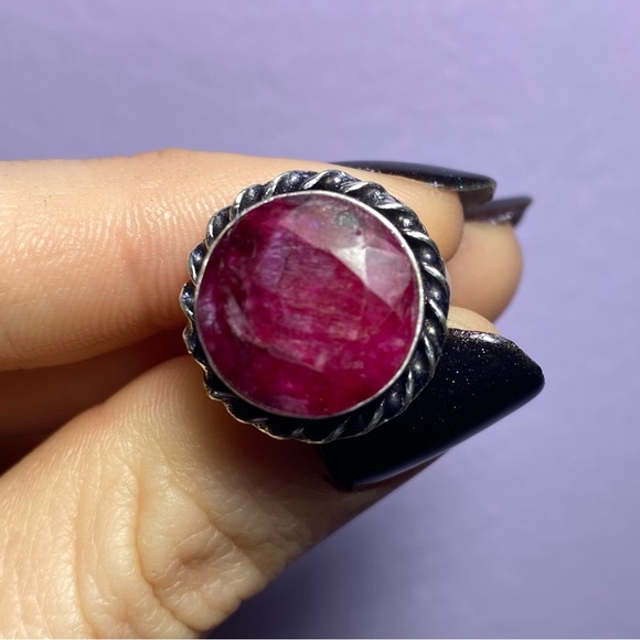 FACETED RUBY W/ 925 STERLING SILVER RING - Picture 4 of 15
